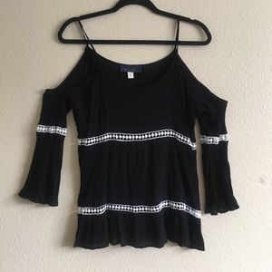 Francesca’s Blue Rain Medium Black top